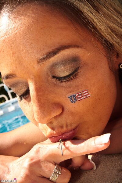 4th with Nikki Sims - photo 09