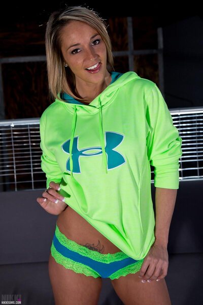 Nikki Sims Neon - photo 00