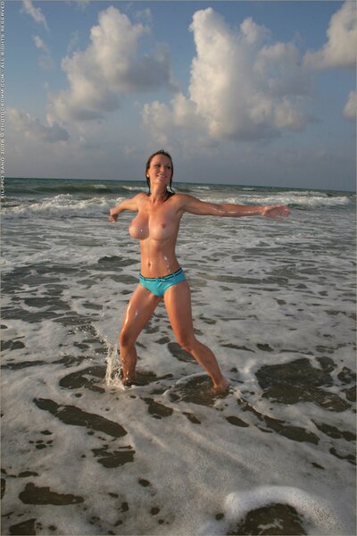 Lucie In The Sunset - photo 03