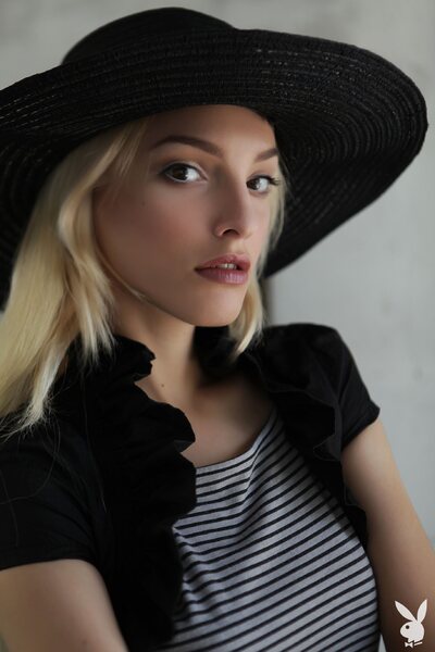 Kira Pop Of Color By Playboy - photo 01