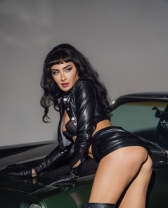Scarlett Kapella Sexy Ride