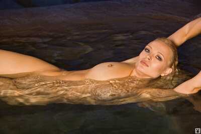 Irina Voronina in water - photo 07