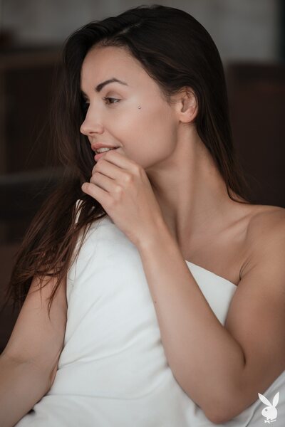 Elilith Noir Swing Through By Playboy - photo 02