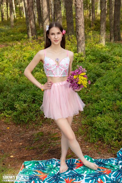 Soft Woodland Glamour In Pink Floral Lingerie With Silky - photo 00
