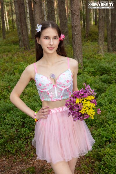 Soft Woodland Glamour In Pink Floral Lingerie With Silky - photo 01
