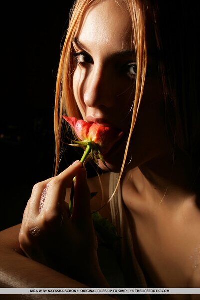 Pure erotica with Kira W - photo 01