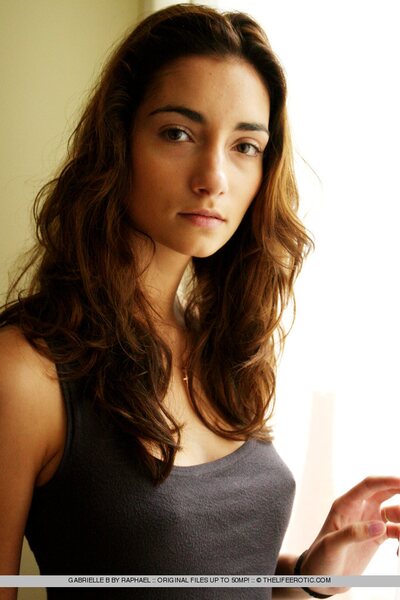 Hypergorgeous Gabrielle B - photo 02