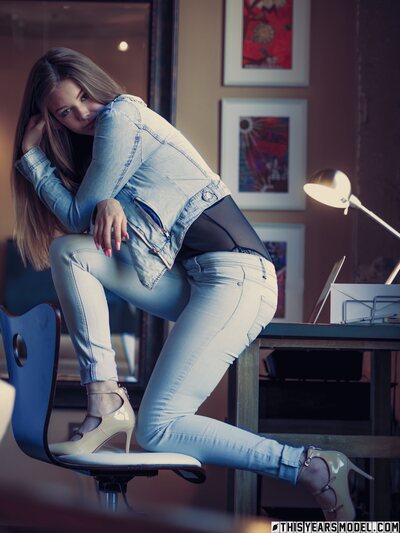 Lana Lea In The Jeans By This Years Model - photo 01