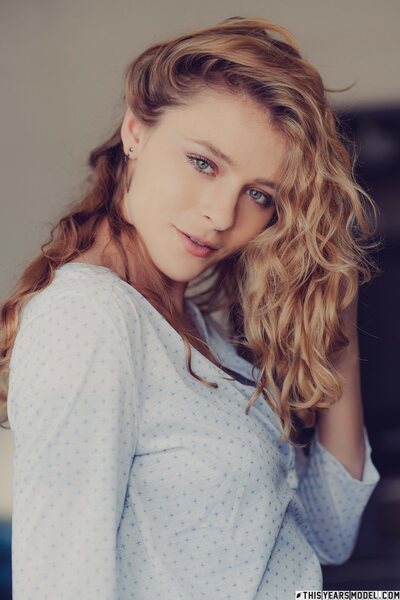 Alice In The Press By This Years Model - photo 01