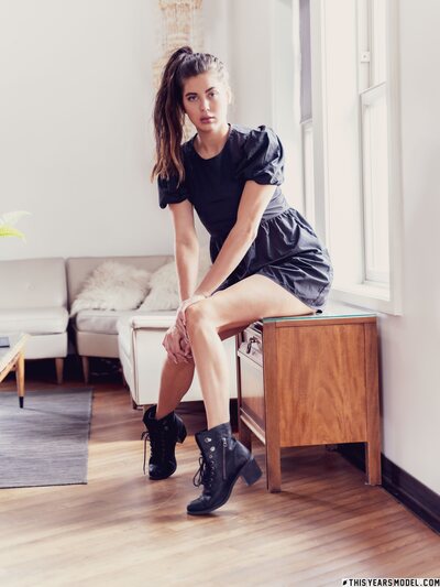 Meet Shian Wilde By This Years Model - photo 01