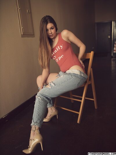 Casual Red Top And Ripped Denim Portraits With Lana Lea - photo 04