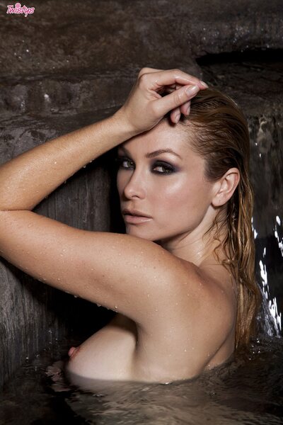 Heather Vandeven in Wet And Wild - photo 01