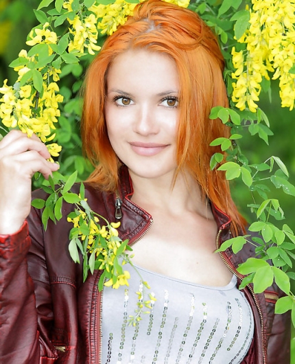 Redhead beautie Violla A