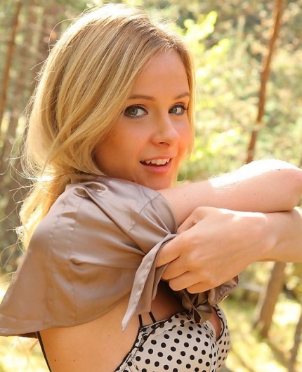 Elle Richie Outdoor Set