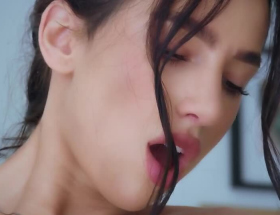 Video Sensual Expressions With Kama Oxi