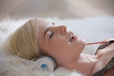 Listen To Catie - photo 02