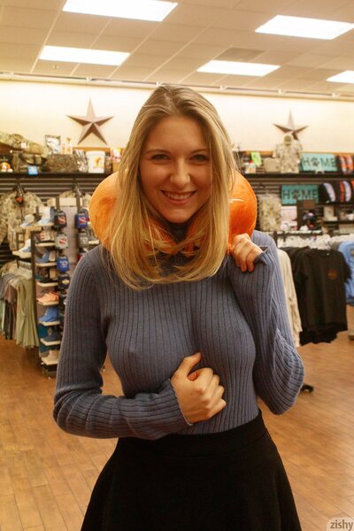 Katie Darling Whats Buc-ees By Zishy - photo 03