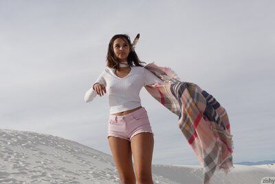 Alejandra Cobos White Sands 2 By Zishy - photo 00