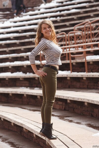 Hilary Craig At Red Rocks By Zishy - photo 04