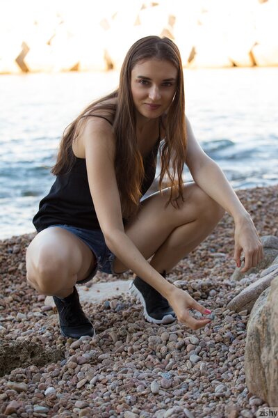 Vitalia Pugova Recursion Version By Zishy - photo 01