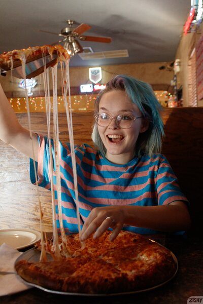 Vonnie Bean No Pants Pizza By Zishy - photo 02