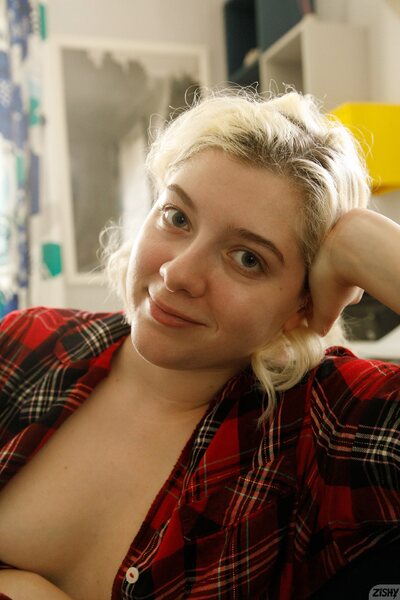 Gia Ohmy In Holiday Jammies By Zishy - photo 05
