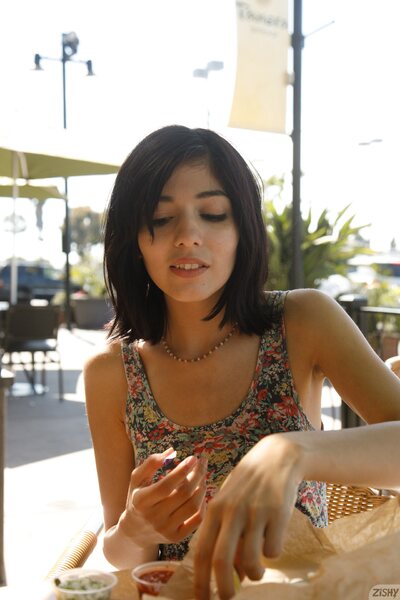 Camila Gomez Photos With Friends By Zishy - photo 05
