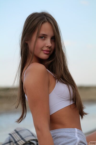 Olya Derkach Roaming Minutes By Zishy - photo 05