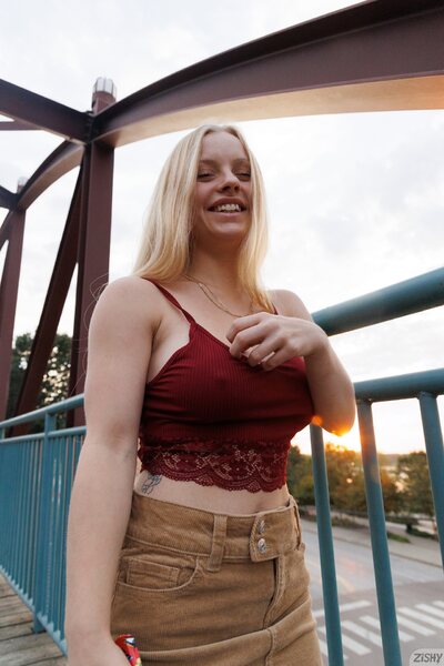 Kylie Shay Walking In Memphis - photo 05